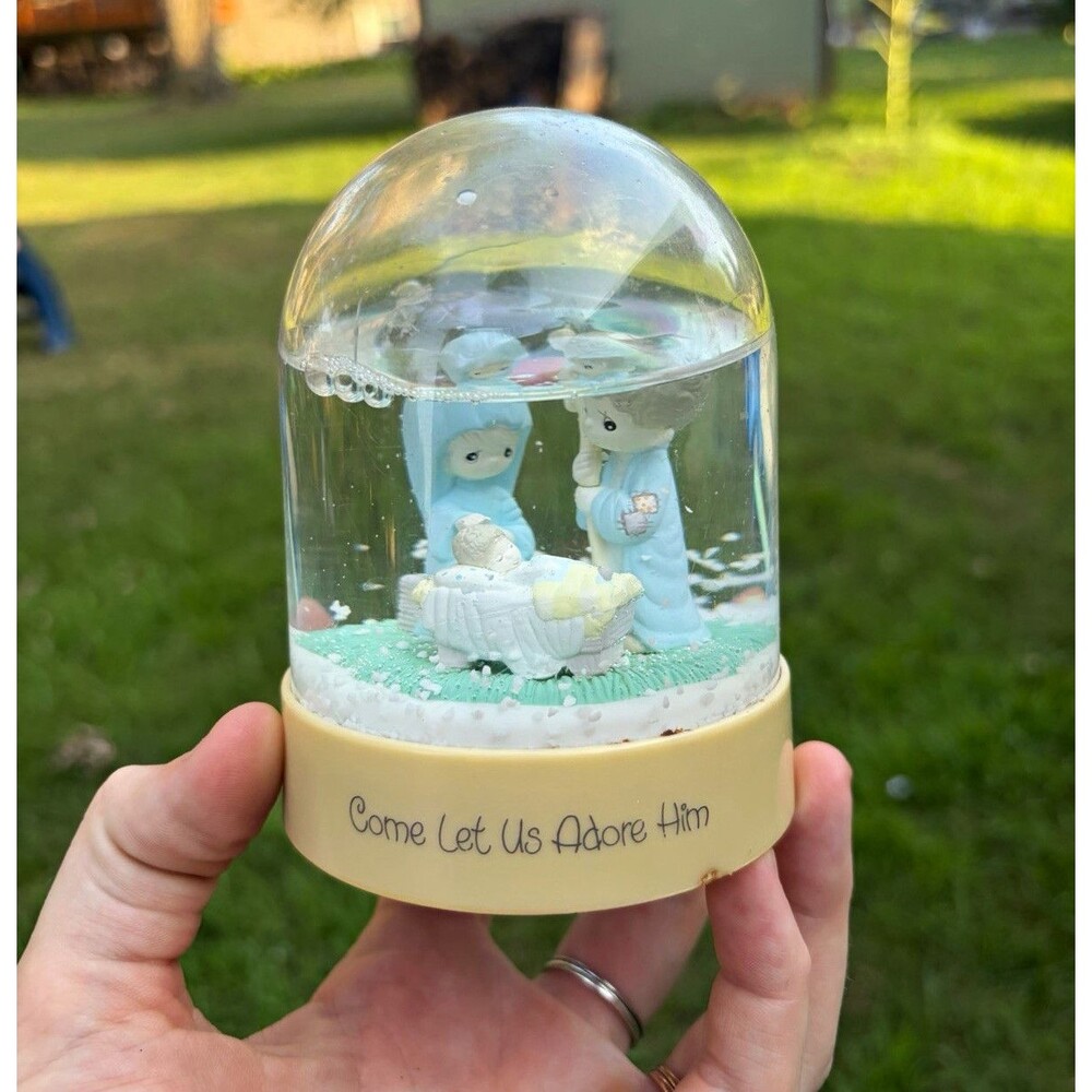 Precious Moments Nativity Snow Globe "Come Let Us Adore Him"